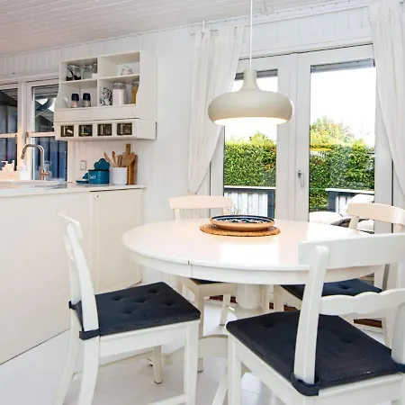 5 Person In Hejls-by Traum *